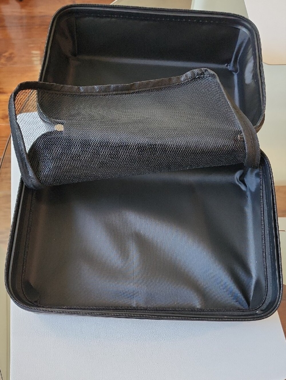 Black Women's Hard-Shell Toiletry Case - Picture 6 of 10